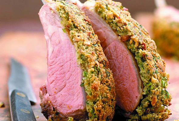 Carré d'agneau en croute d'herbes ( 2 pers )