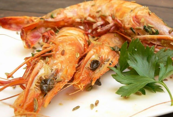 GAMBAS FLAMBEES AU PASTIS