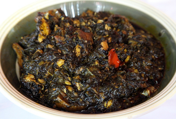 SAUCE FEUILLE ( Poulet , crabe , poisson fumé )